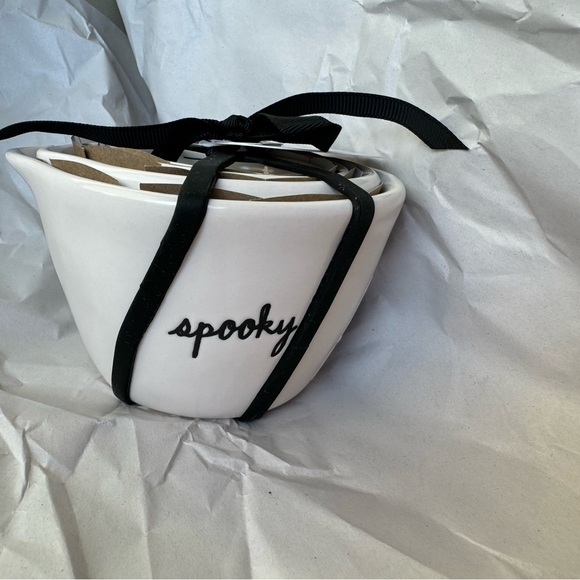 Rae Dunn witches cauldron measuring cups - Picture 3 of 4